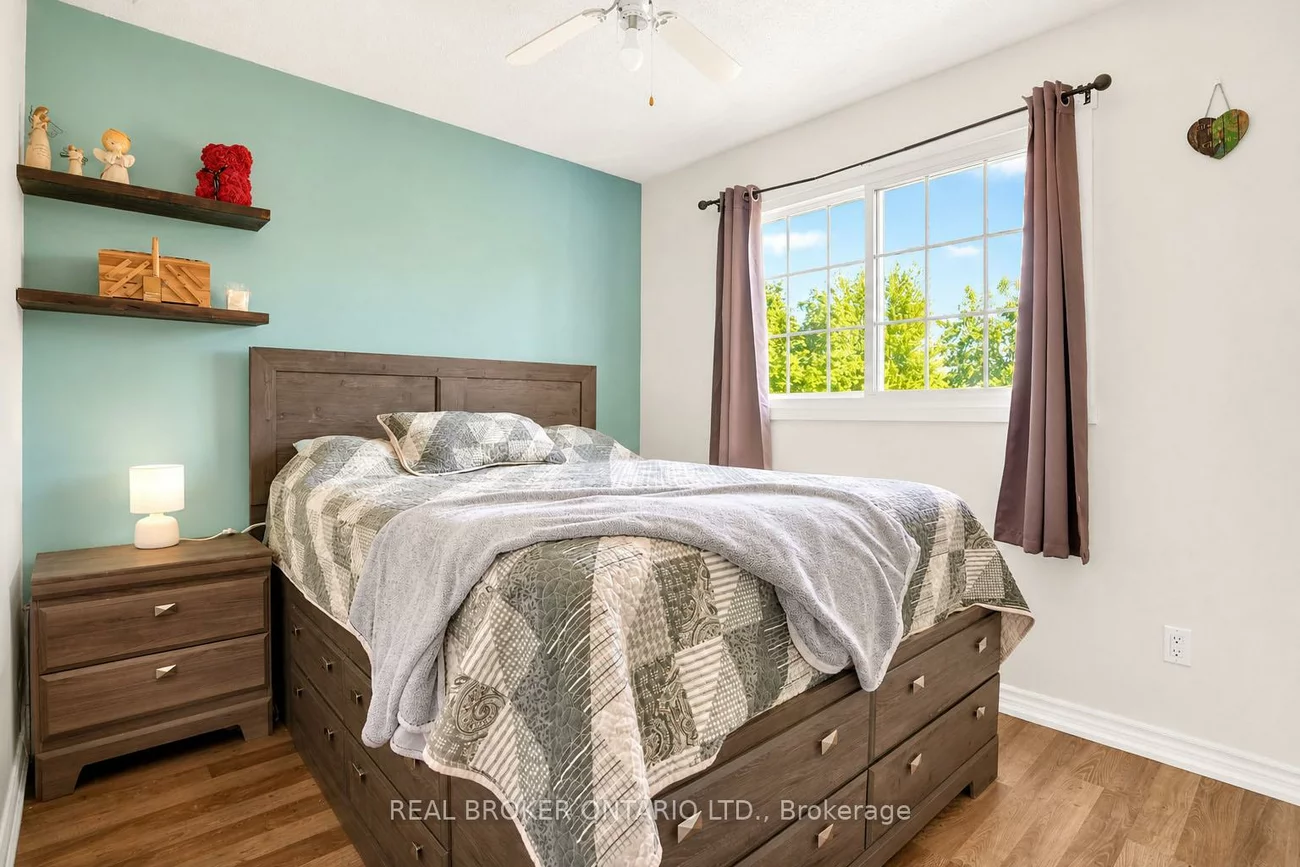 104, Moon, Ardagh, Barrie