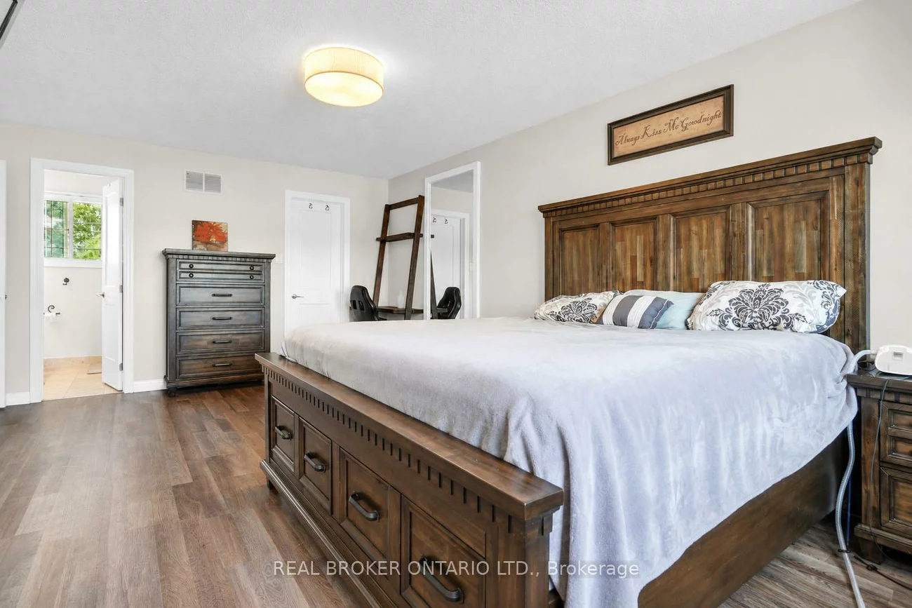 104, Moon, Ardagh, Barrie