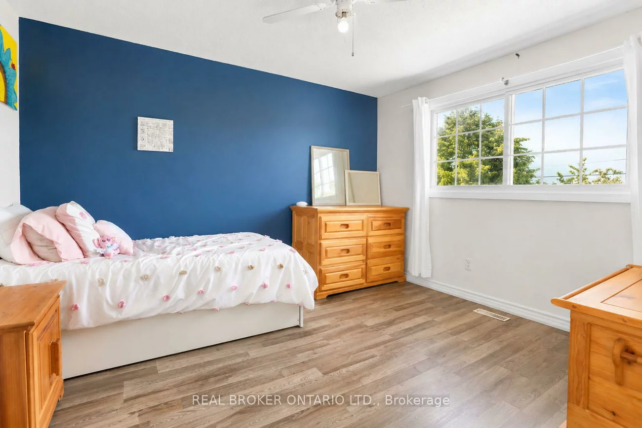 104, Moon, Ardagh, Barrie