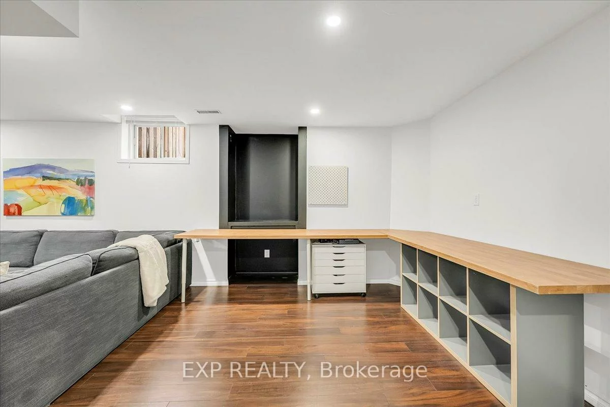 57, Dean, Painswick South, Barrie