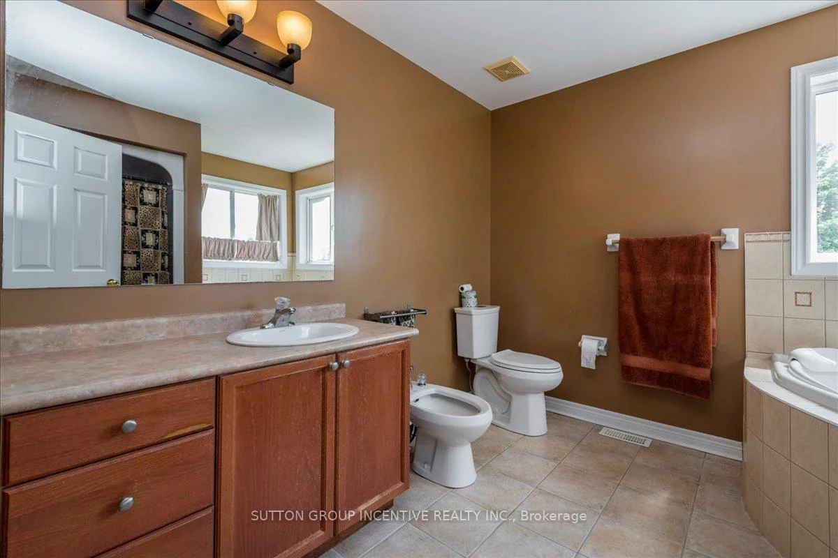 11, Thrushwood, 400 West, Barrie