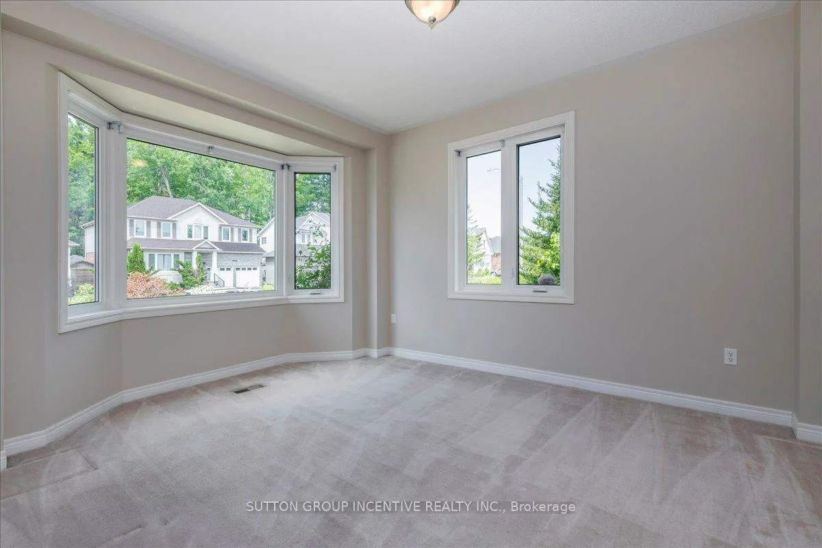 11, Thrushwood, 400 West, Barrie