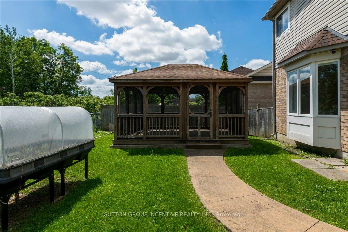 11, Thrushwood, 400 West, Barrie