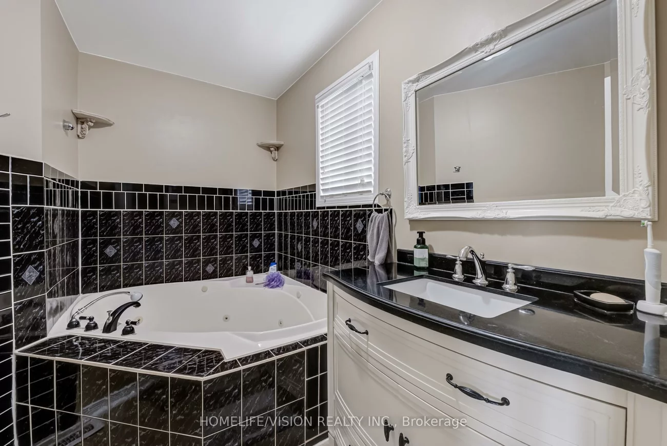 55, ETHERINGTON, West Bayfield, Barrie