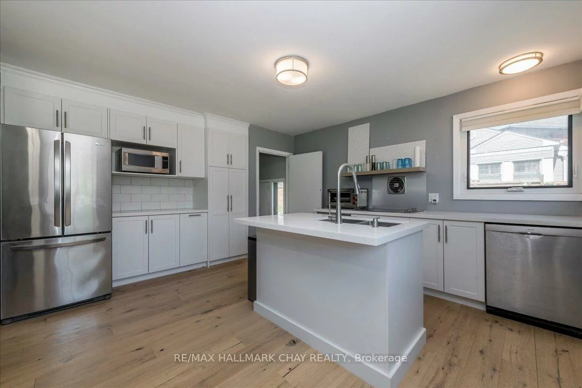 69, Rodney, Codrington, Barrie