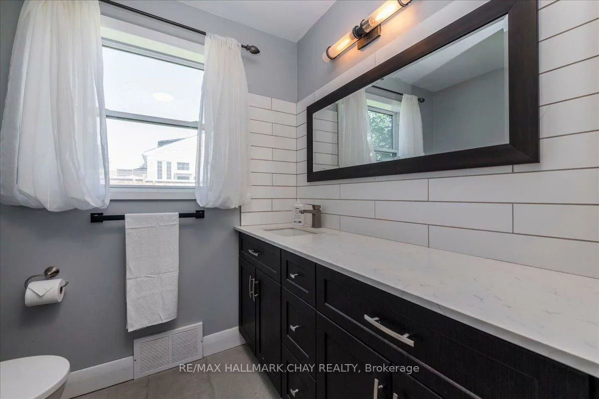 69, Rodney, Codrington, Barrie