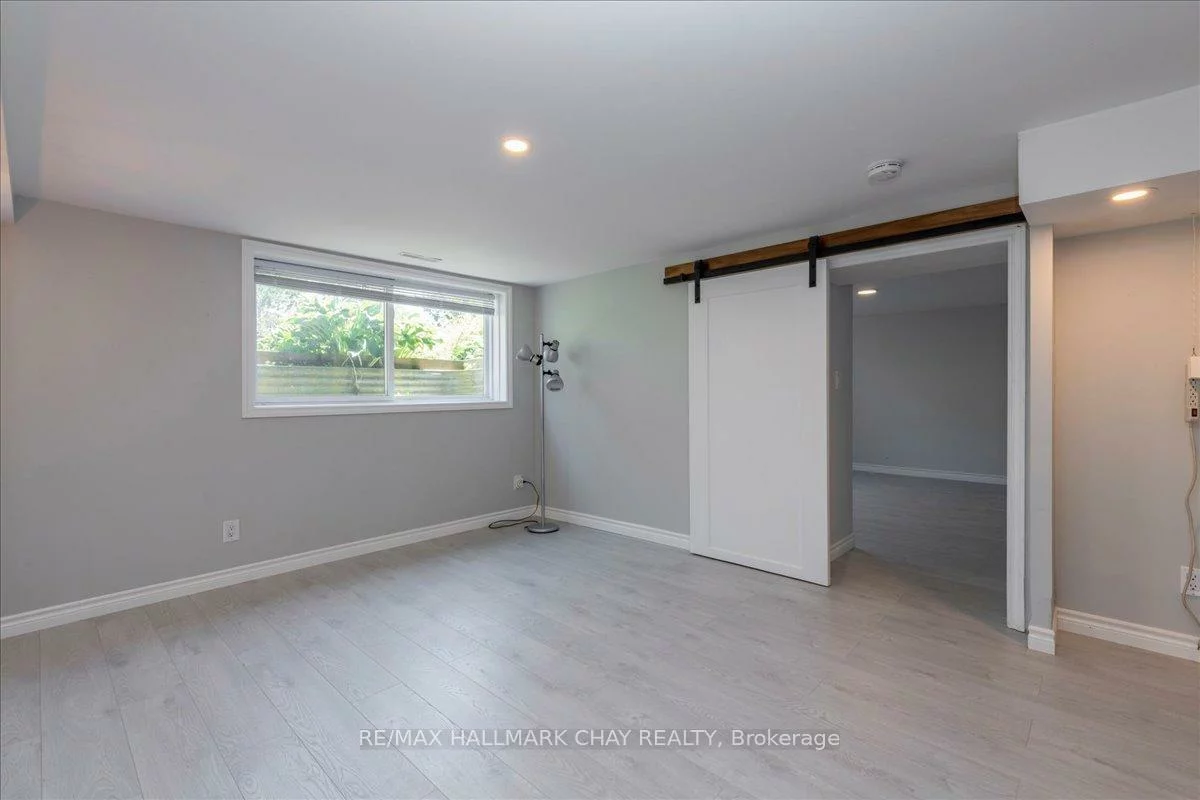 69, Rodney, Codrington, Barrie