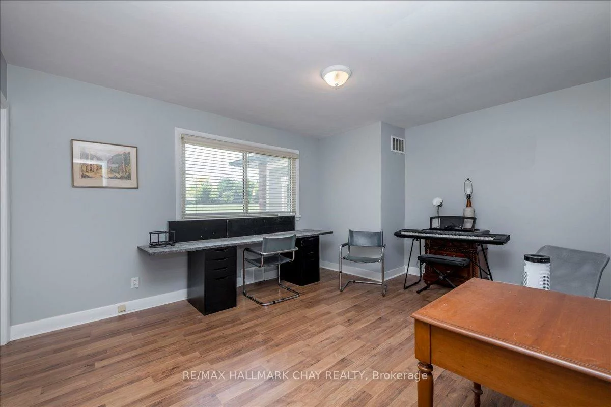 69, Rodney, Codrington, Barrie