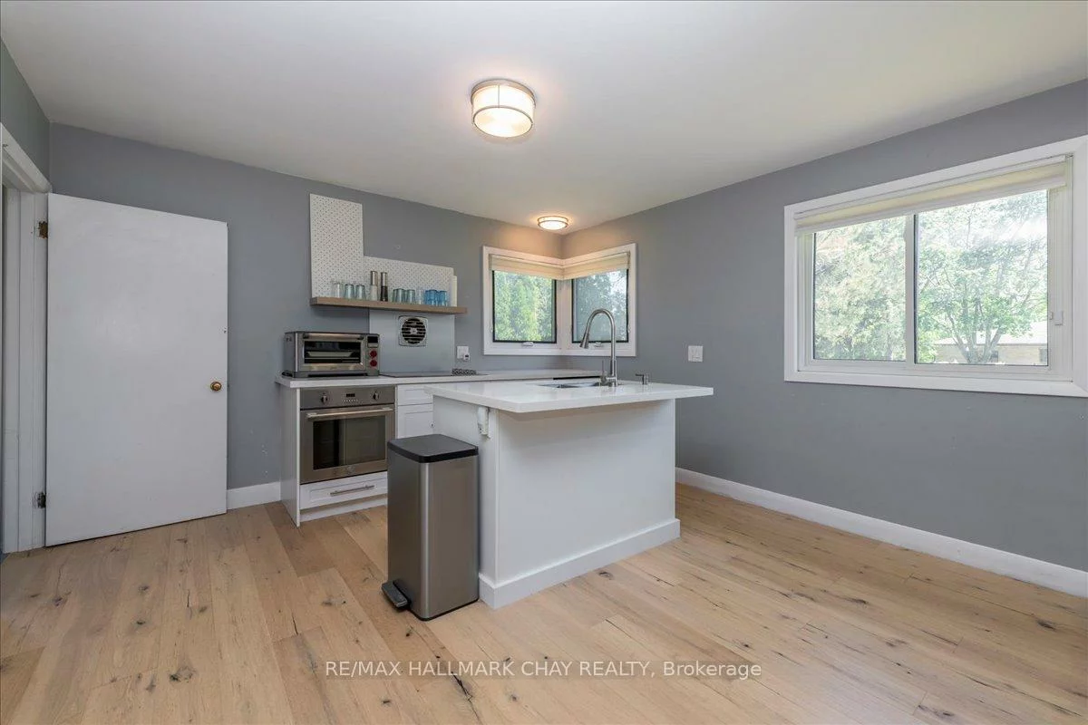 69, Rodney, Codrington, Barrie