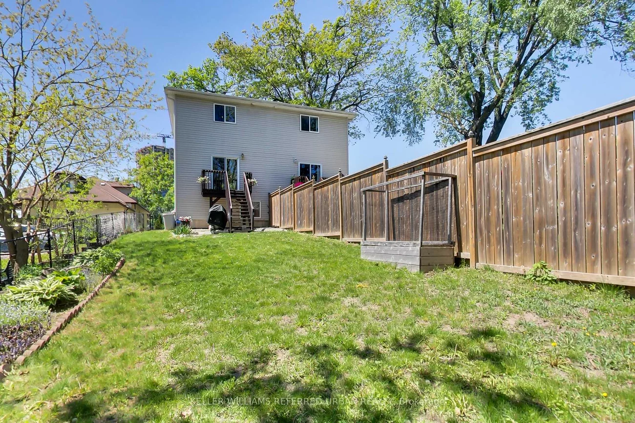 27, Lount, Wellington, Barrie