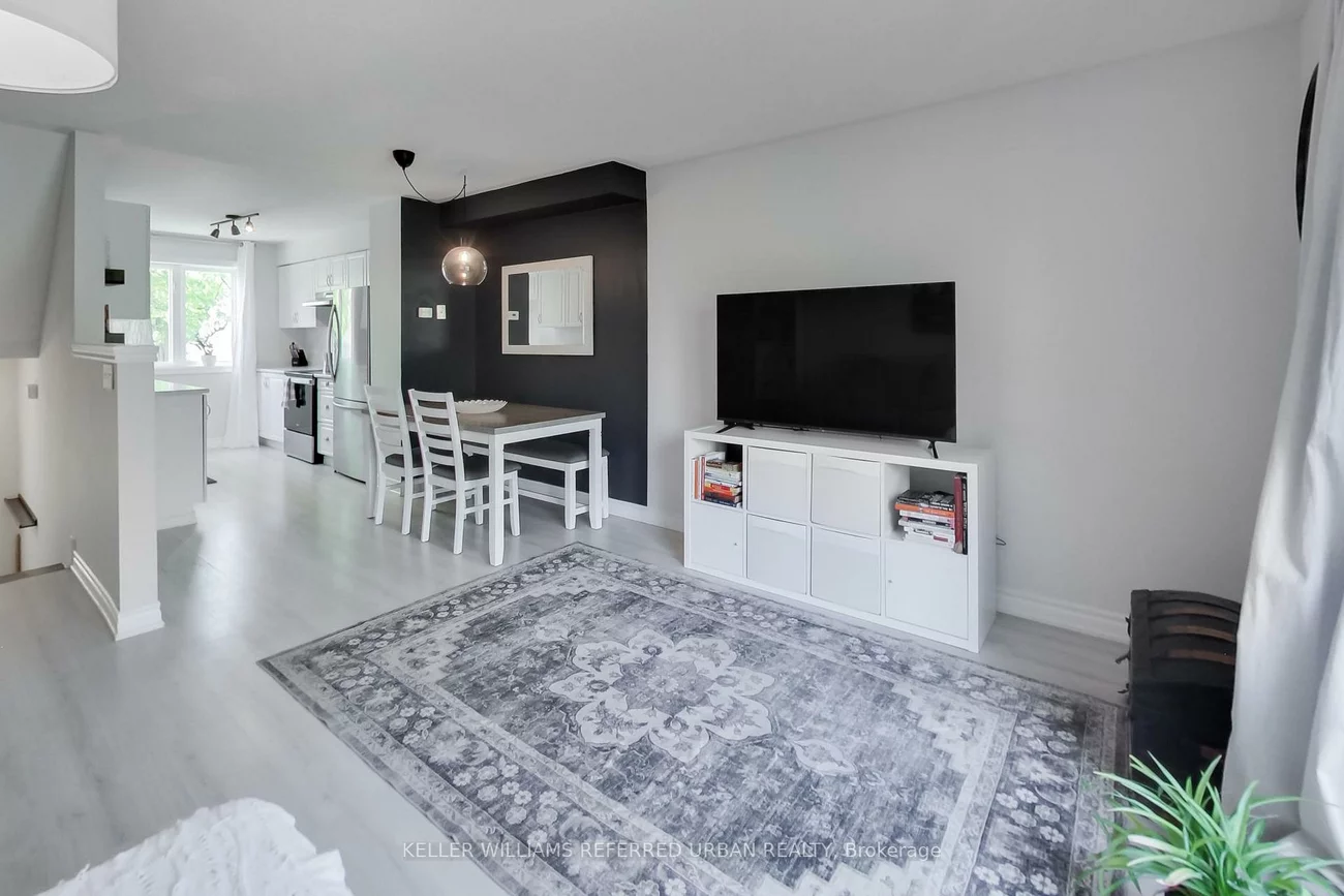 27, Lount, Wellington, Barrie