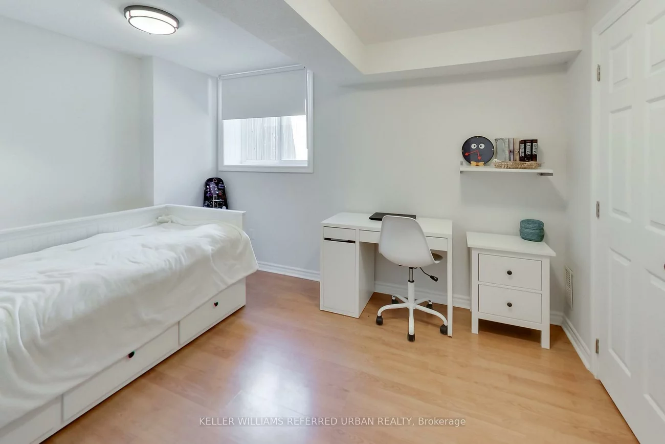 27, Lount, Wellington, Barrie