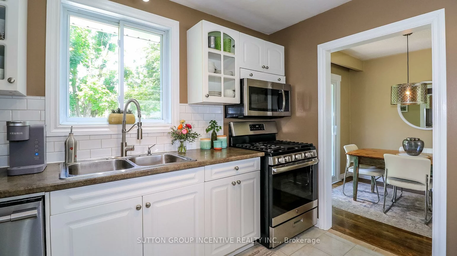 18, Jill's, Grove East, Barrie