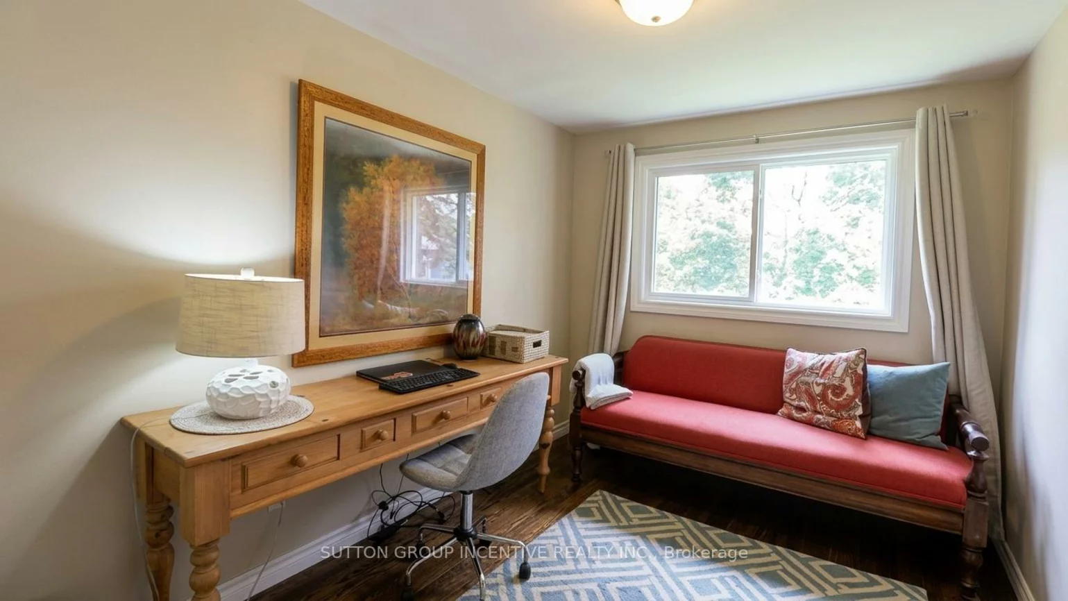 18, Jill's, Grove East, Barrie