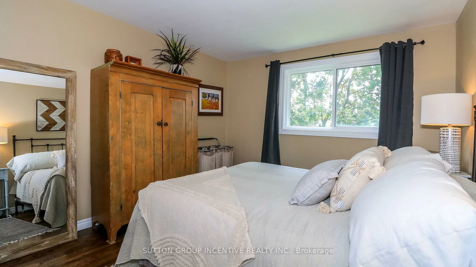 18, Jill's, Grove East, Barrie
