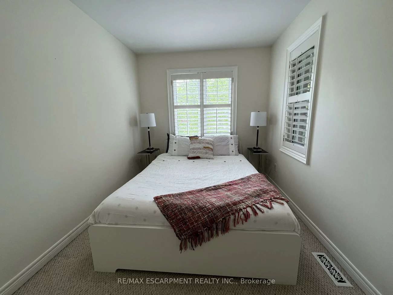 210, Owen, Wellington, Barrie
