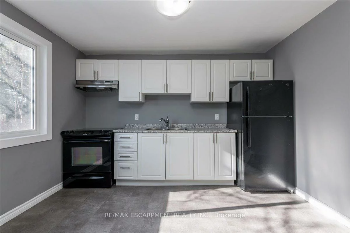 210, Owen, Wellington, Barrie