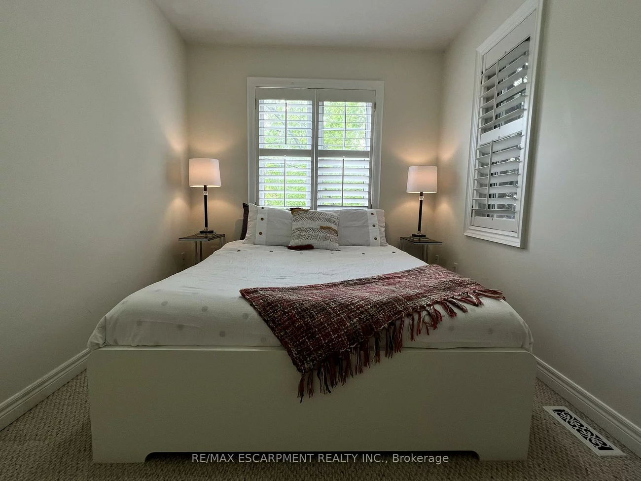 210, Owen, Wellington, Barrie