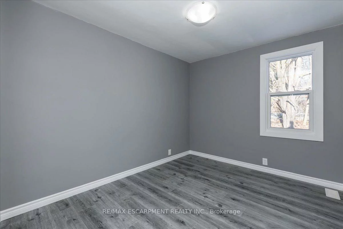 210, Owen, Wellington, Barrie