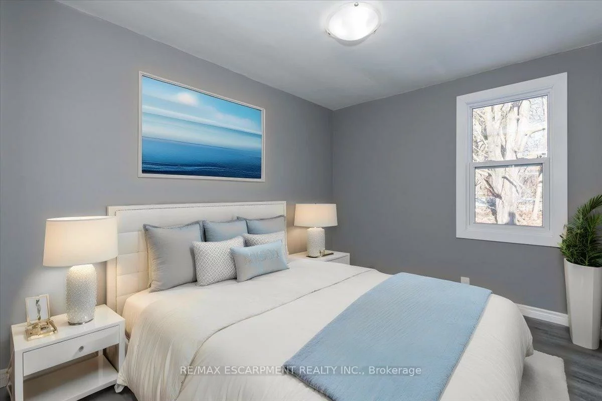 210, Owen, Wellington, Barrie