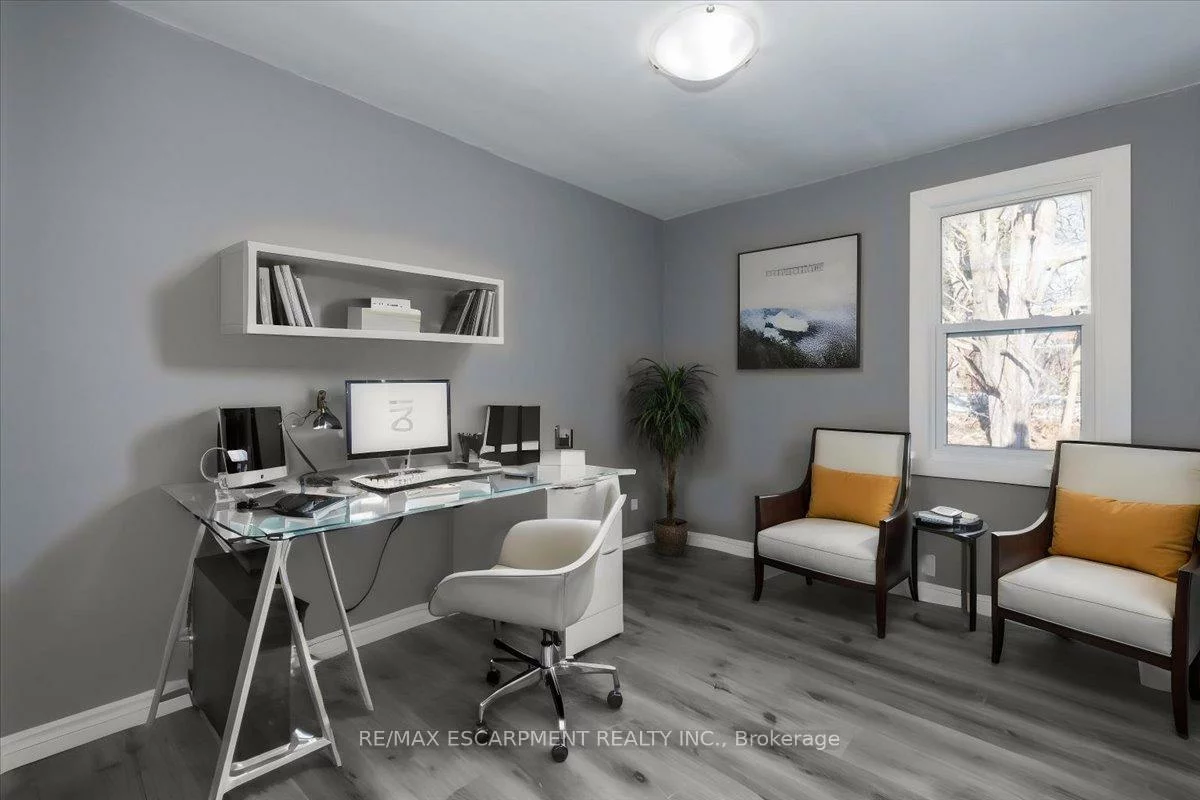 210, Owen, Wellington, Barrie