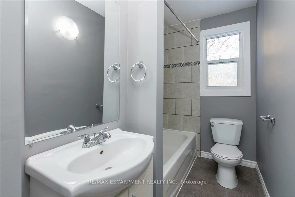 210, Owen, Wellington, Barrie