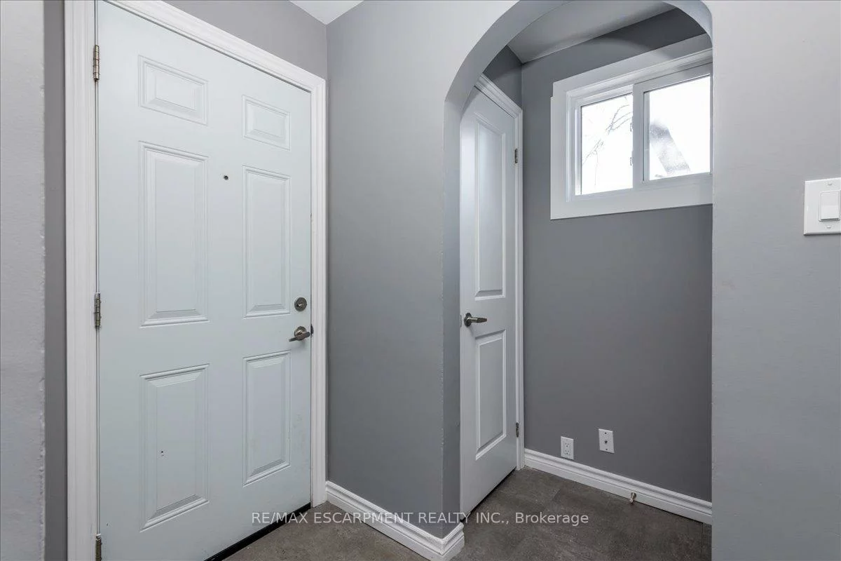 210, Owen, Wellington, Barrie