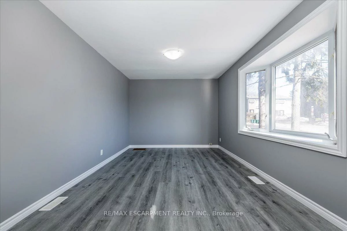 210, Owen, Wellington, Barrie