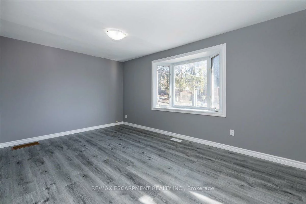 210, Owen, Wellington, Barrie