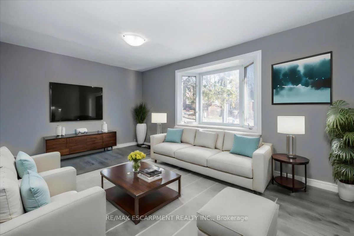 210, Owen, Wellington, Barrie