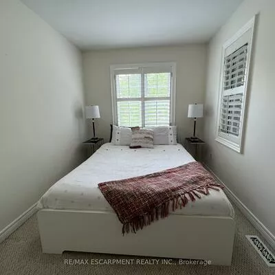 210, Owen, Wellington, Barrie