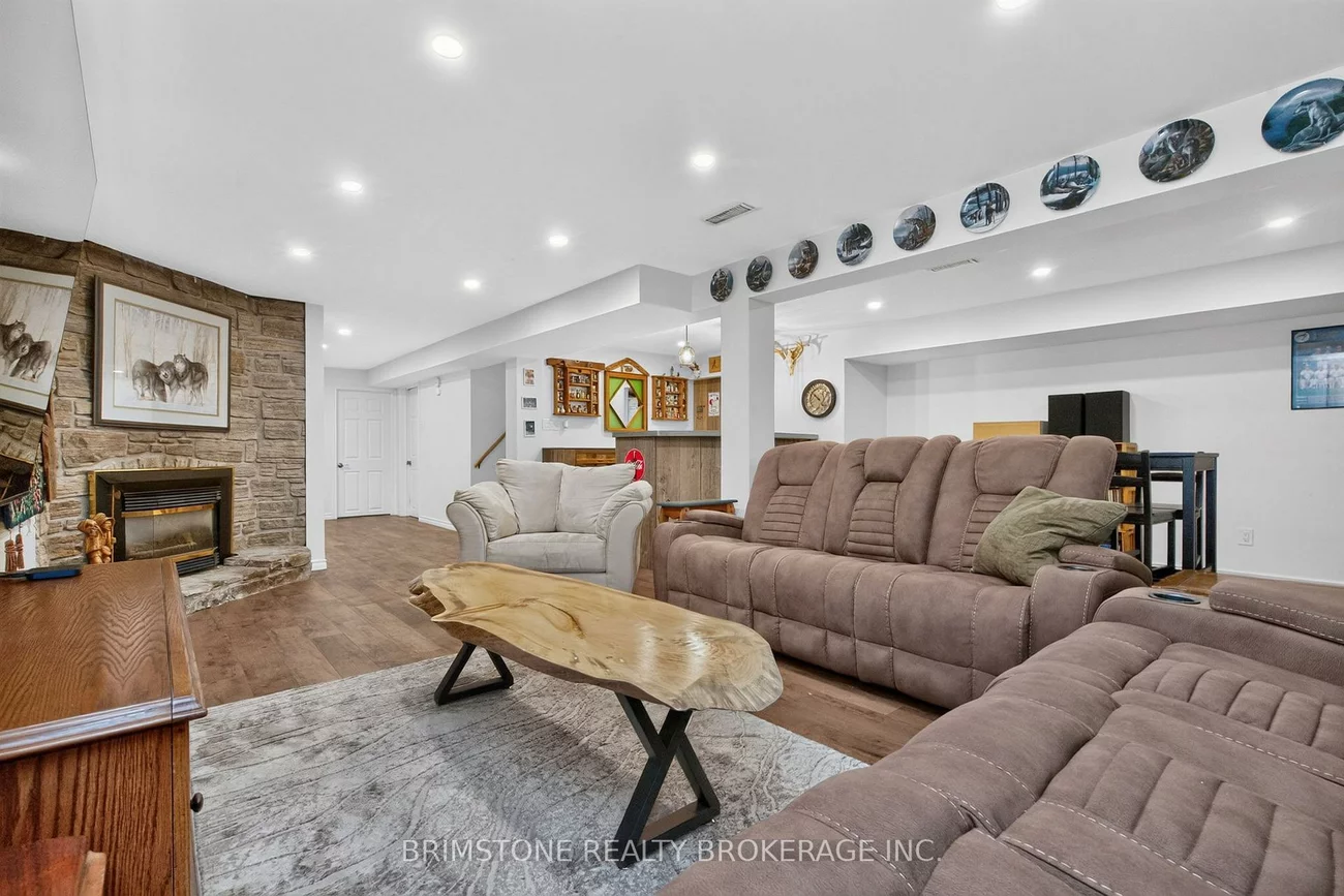 22, Lonsdale, Grove East, Barrie
