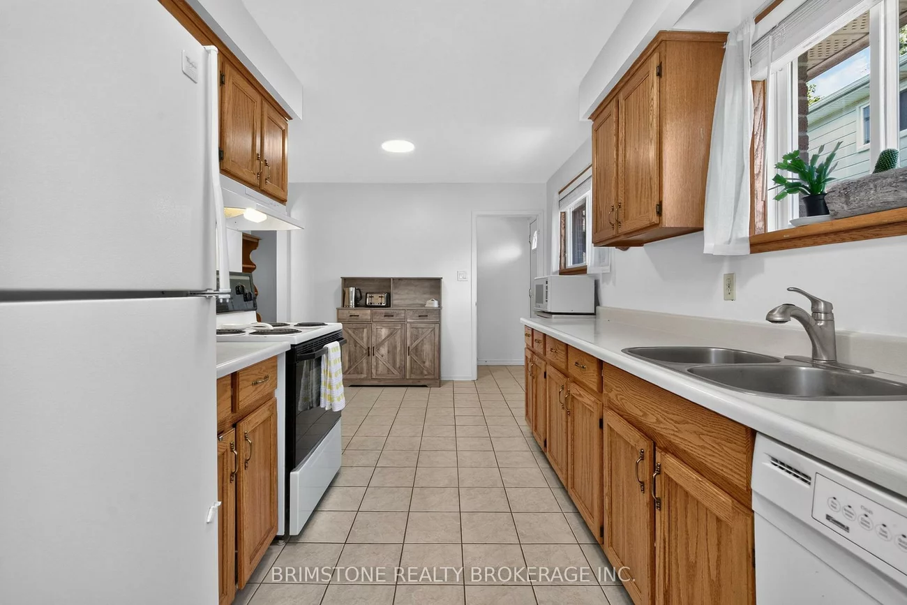 22, Lonsdale, Grove East, Barrie