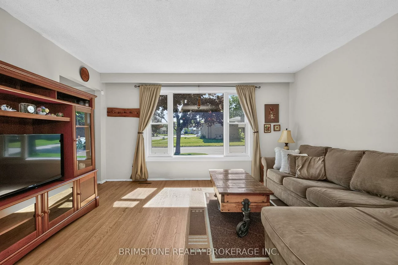 22, Lonsdale, Grove East, Barrie