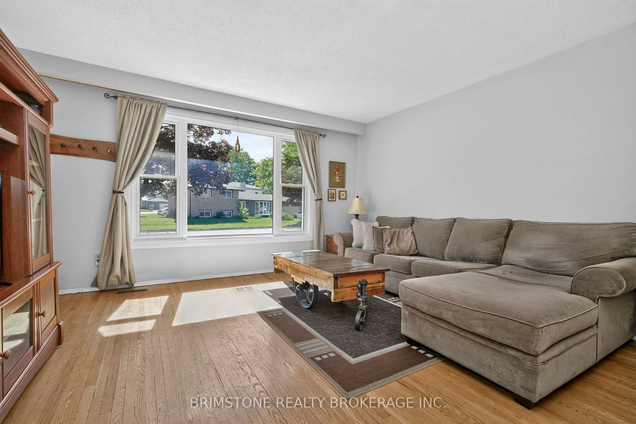 22, Lonsdale, Grove East, Barrie