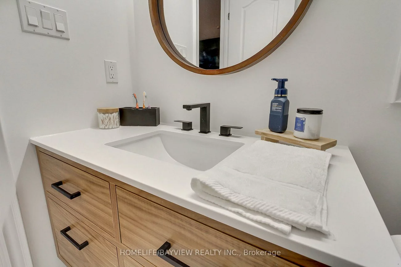 35, Booth, Painswick South, Barrie