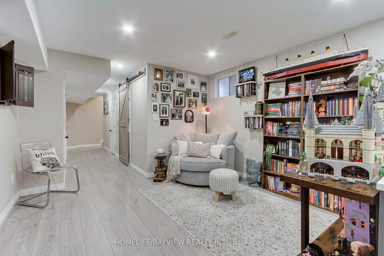 35, Booth, Painswick South, Barrie