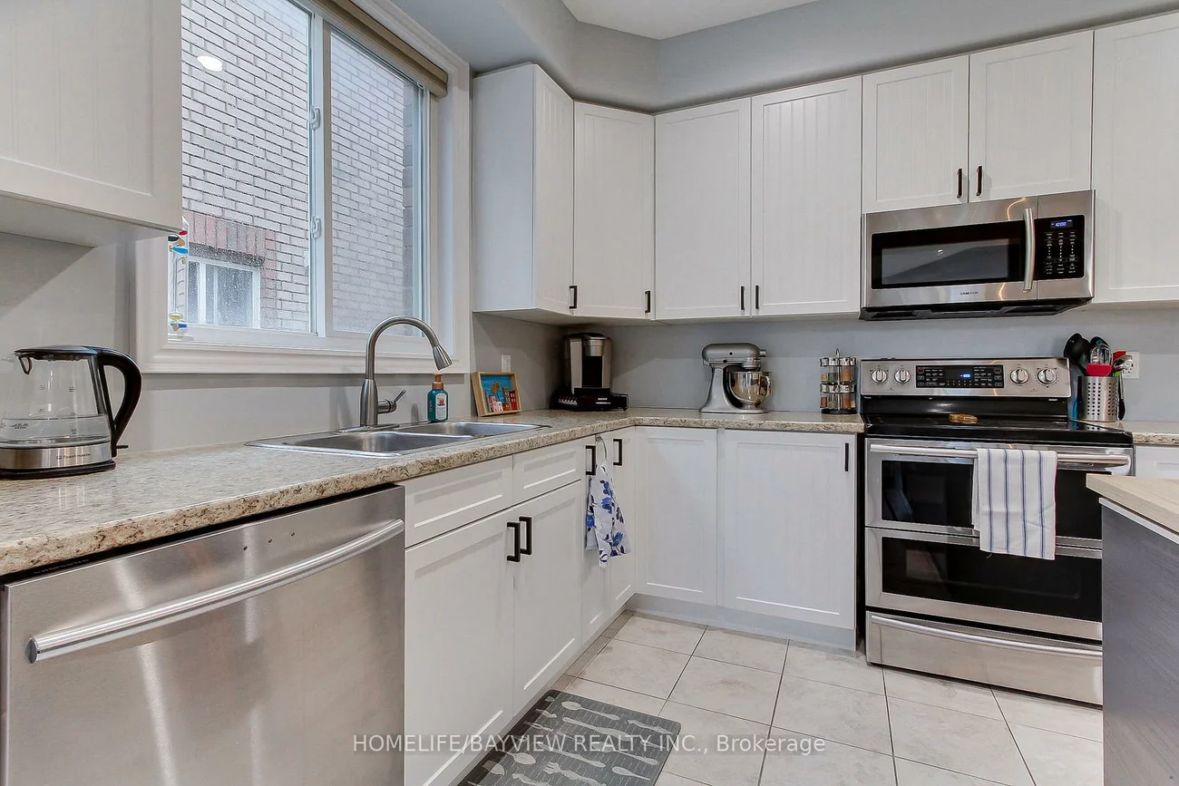 35, Booth, Painswick South, Barrie