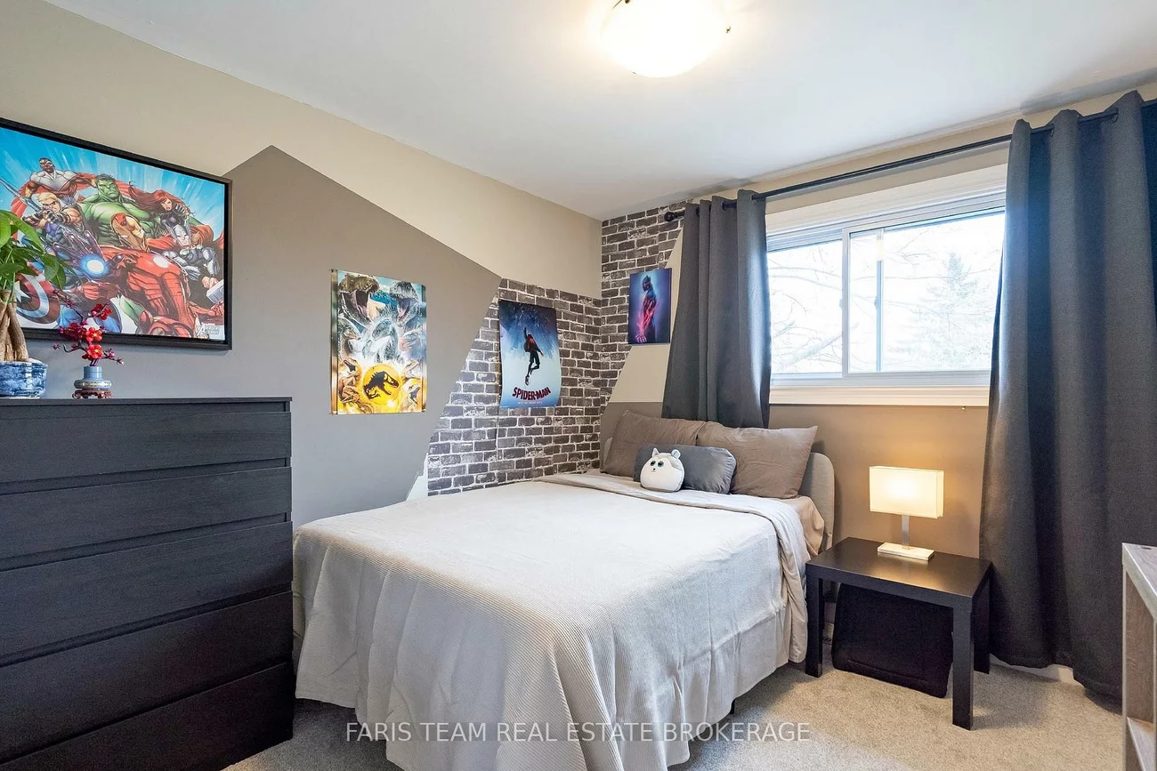 20, Carol, Allandale Heights, Barrie