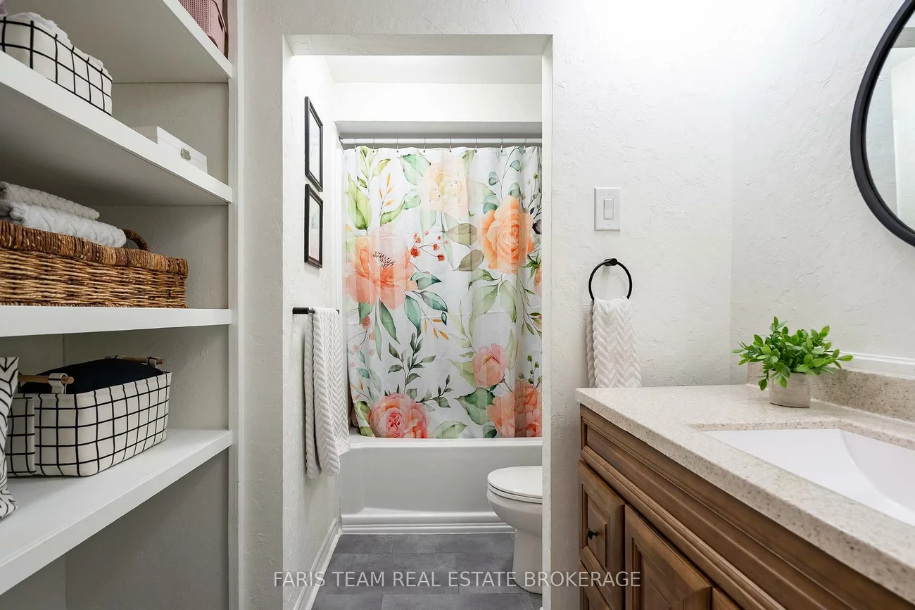 20, Carol, Allandale Heights, Barrie