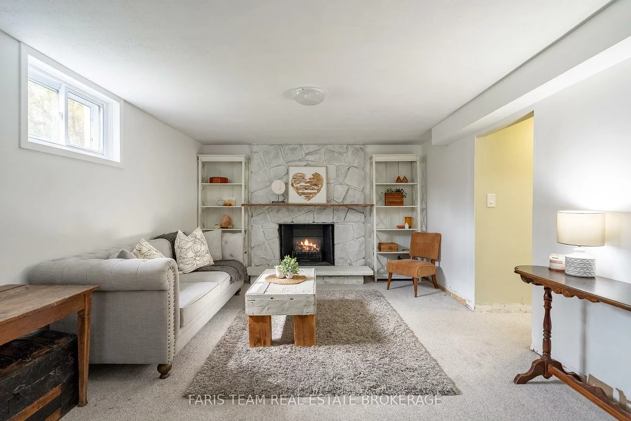 20, Carol, Allandale Heights, Barrie
