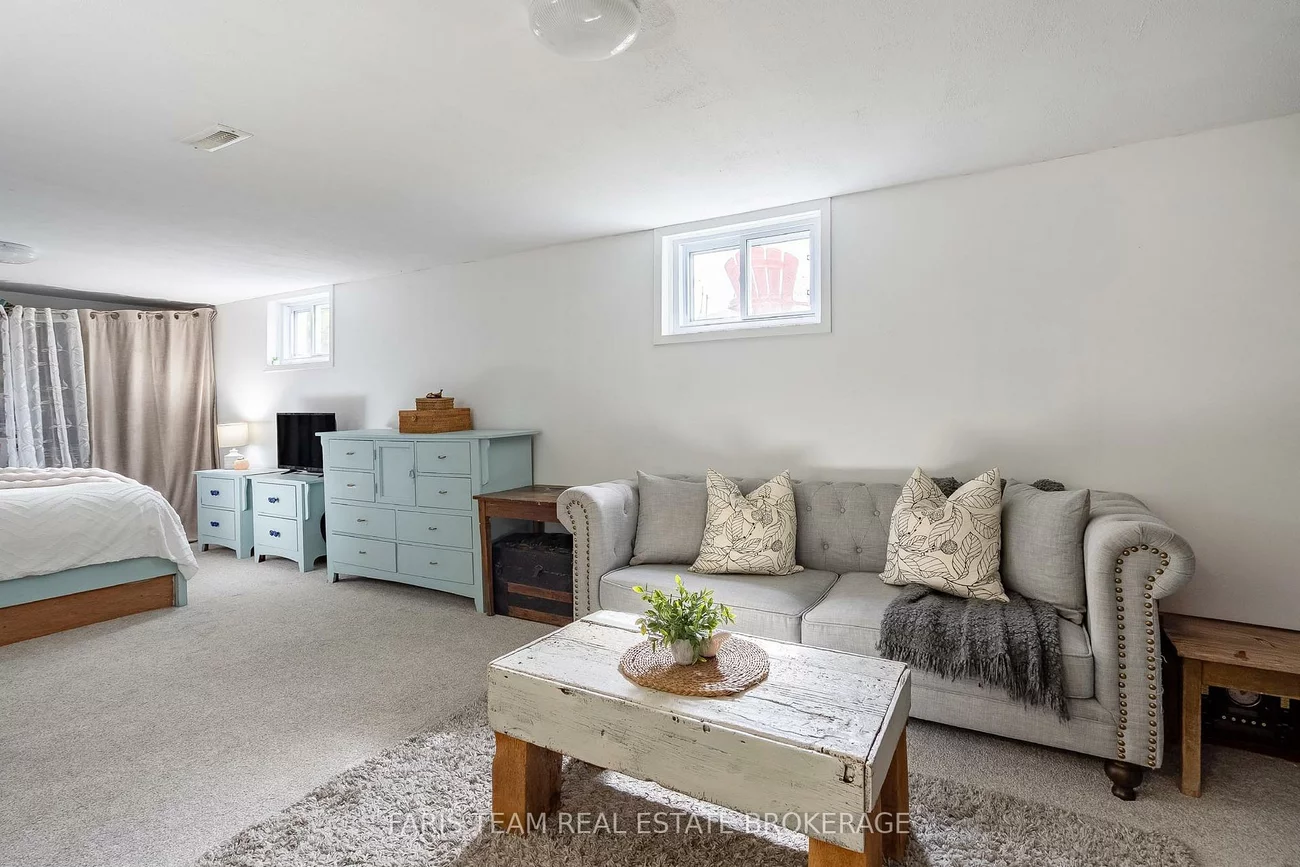 20, Carol, Allandale Heights, Barrie