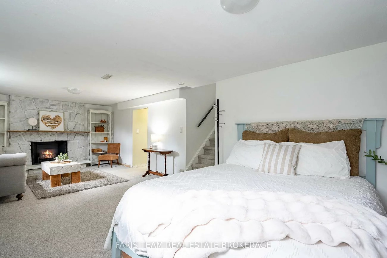 20, Carol, Allandale Heights, Barrie