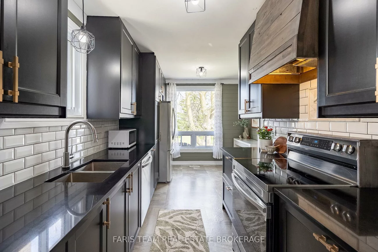 20, Carol, Allandale Heights, Barrie