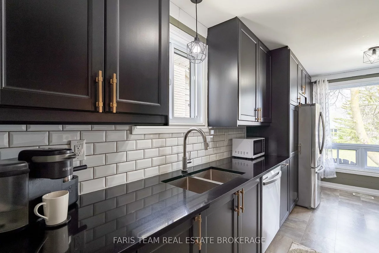 20, Carol, Allandale Heights, Barrie