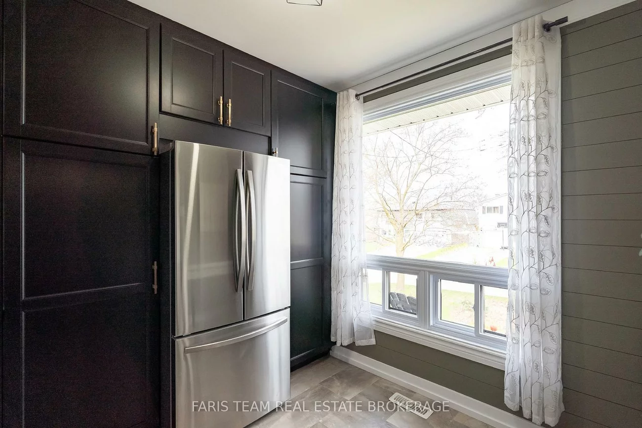 20, Carol, Allandale Heights, Barrie