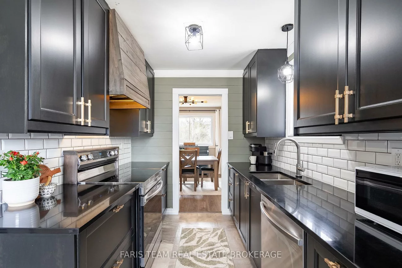 20, Carol, Allandale Heights, Barrie