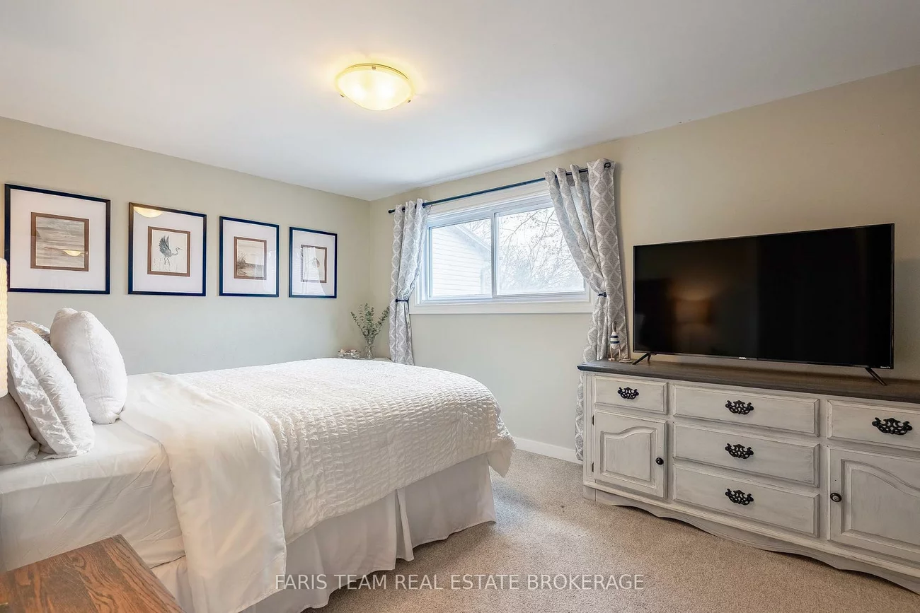 20, Carol, Allandale Heights, Barrie