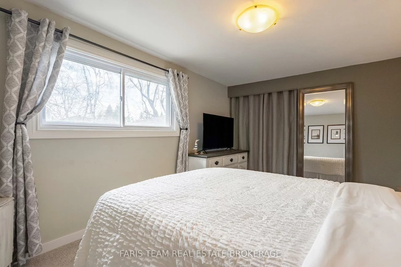 20, Carol, Allandale Heights, Barrie
