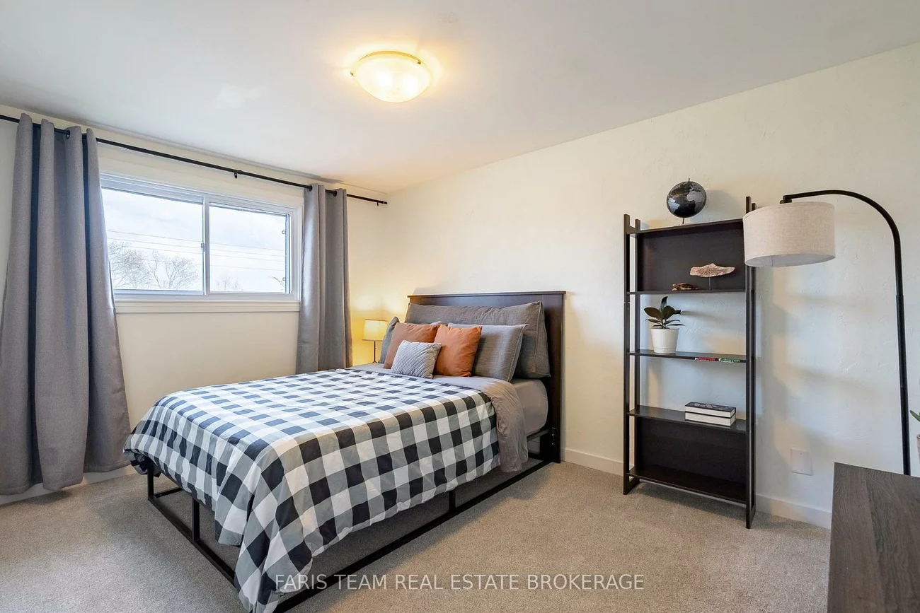 20, Carol, Allandale Heights, Barrie